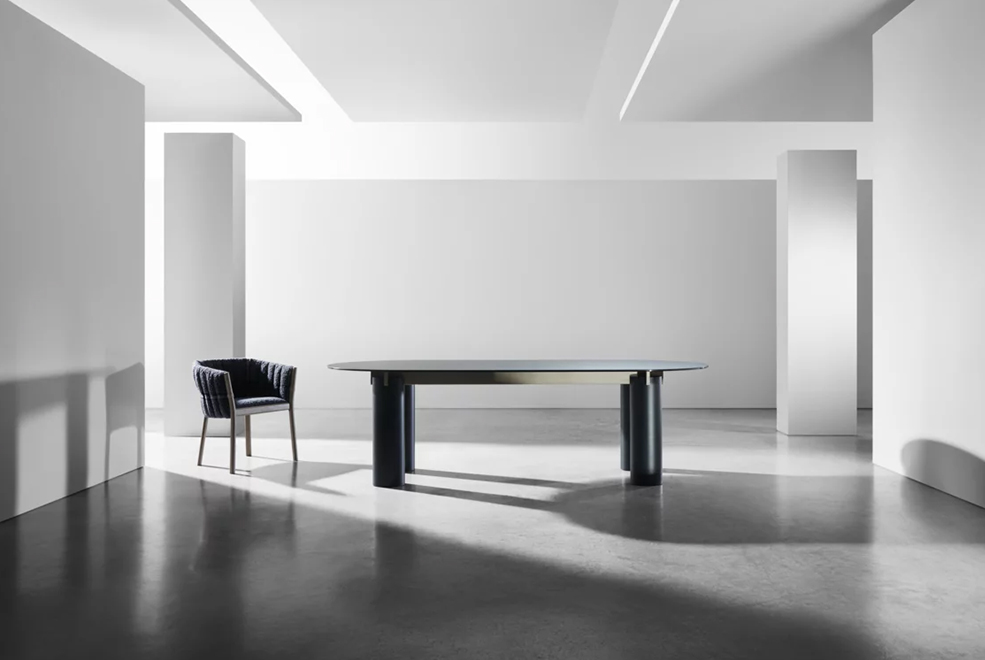 Daen 33/34 Dining Table