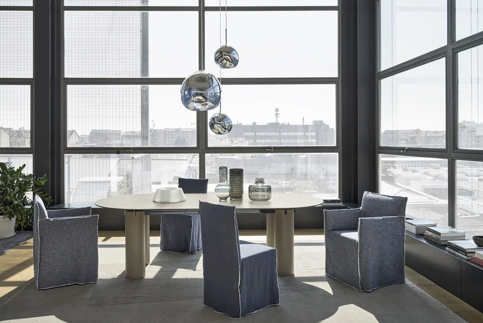 Daen 33/34 Dining Table gallery